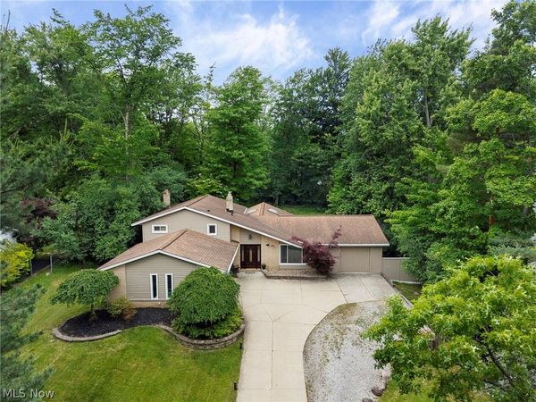 932 Aintree Park Drive, Mayfield Village, OH 44143