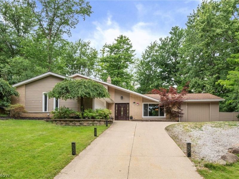 932 Aintree Park Drive, Mayfield Village, OH 44143 Photo 2