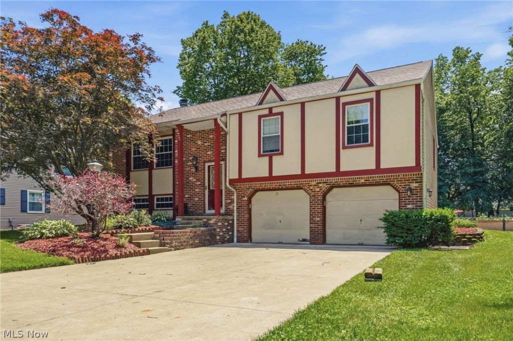 2606 Northam Circle Nw, North Canton, OH 44720 Main Photo