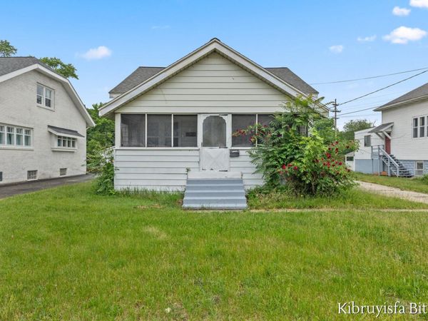 2453 Byron Center Avenue SW, Wyoming, MI 49519