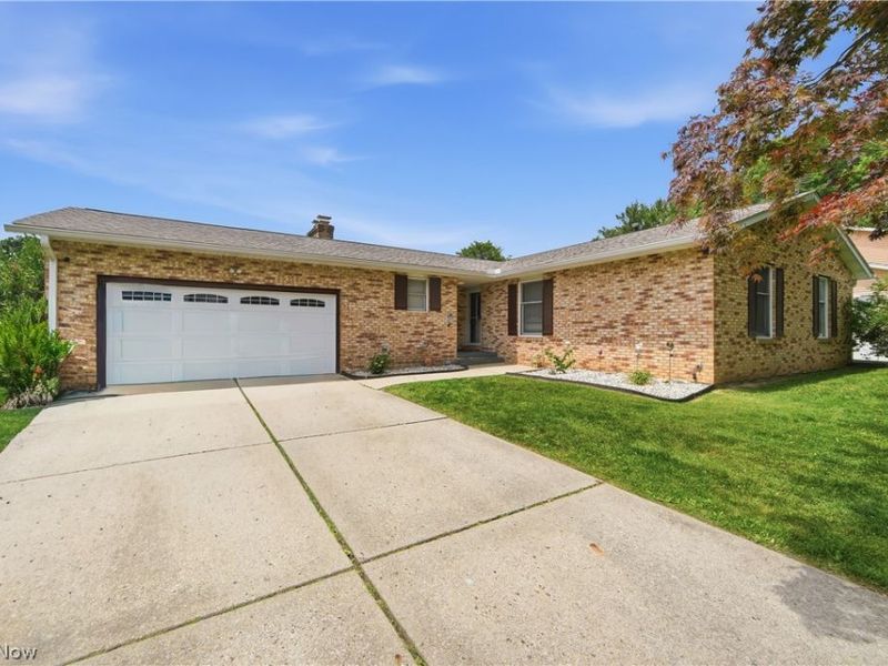 4647 Beverly Avenue NE, Canton, OH 44714 Photo 2