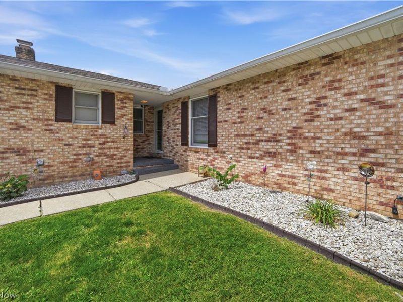 4647 Beverly Avenue NE, Canton, OH 44714 Photo 4