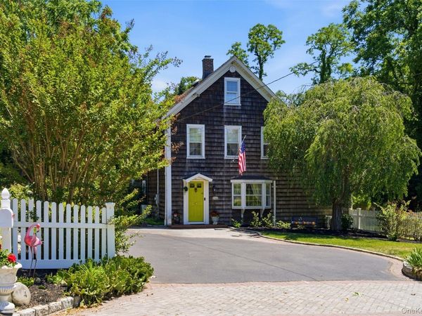 4 Landing Meadow Road , Smithtown, NY 11787