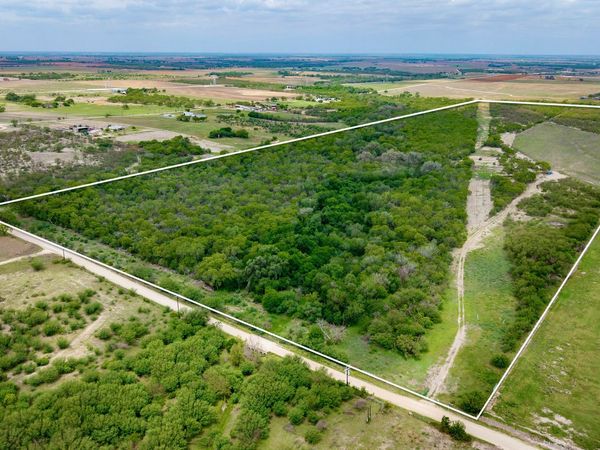 1251 CR. 210, Floresville, TX 78114