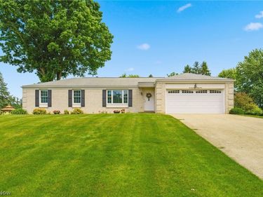 7891 Autumnwood Street NW, North Canton, OH 44720