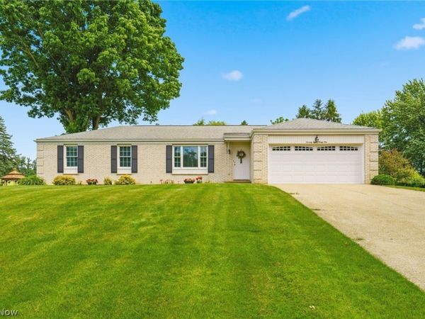7891 Autumnwood Street NW, North Canton, OH 44720