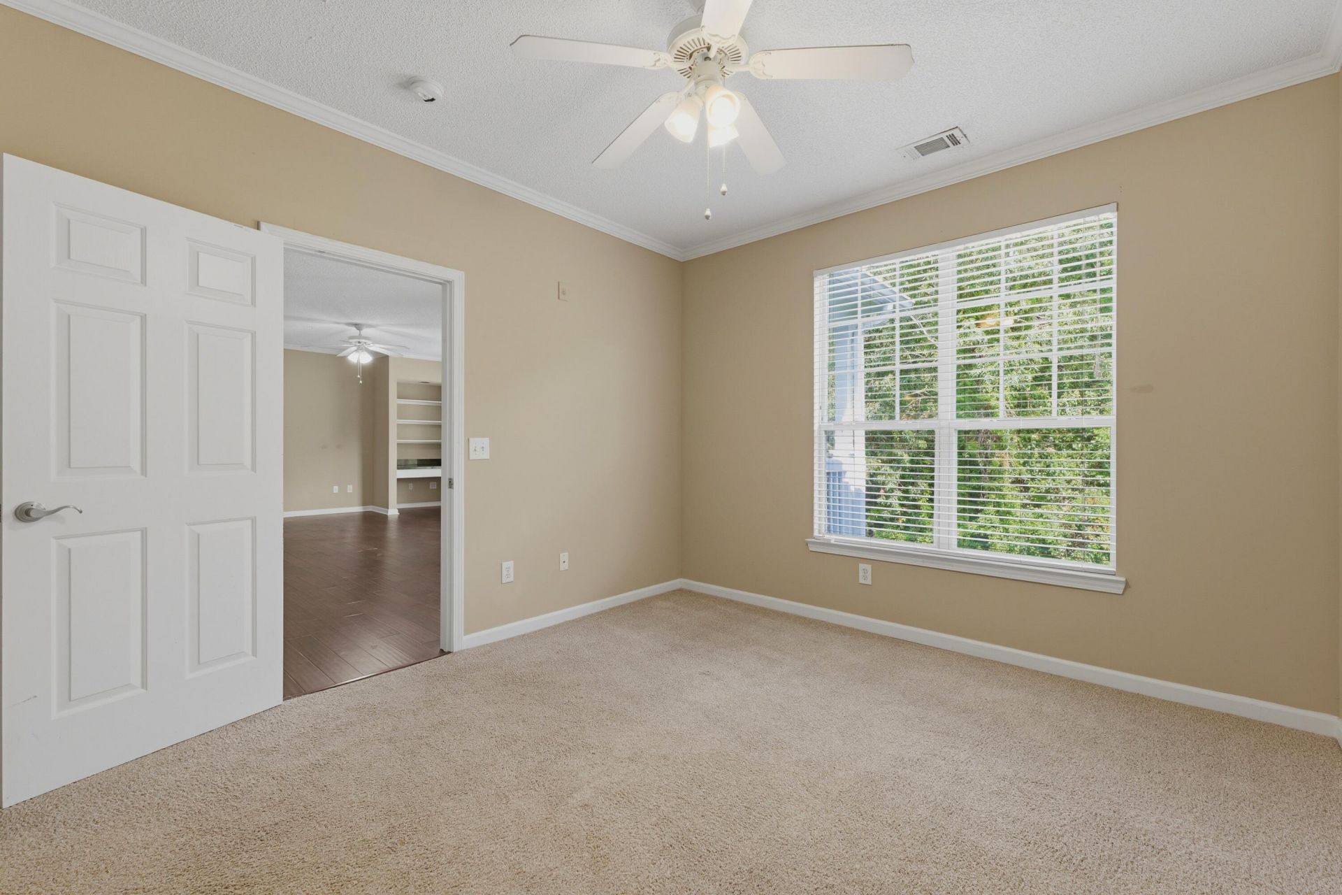 45 Sycamore Avenue Photo 11