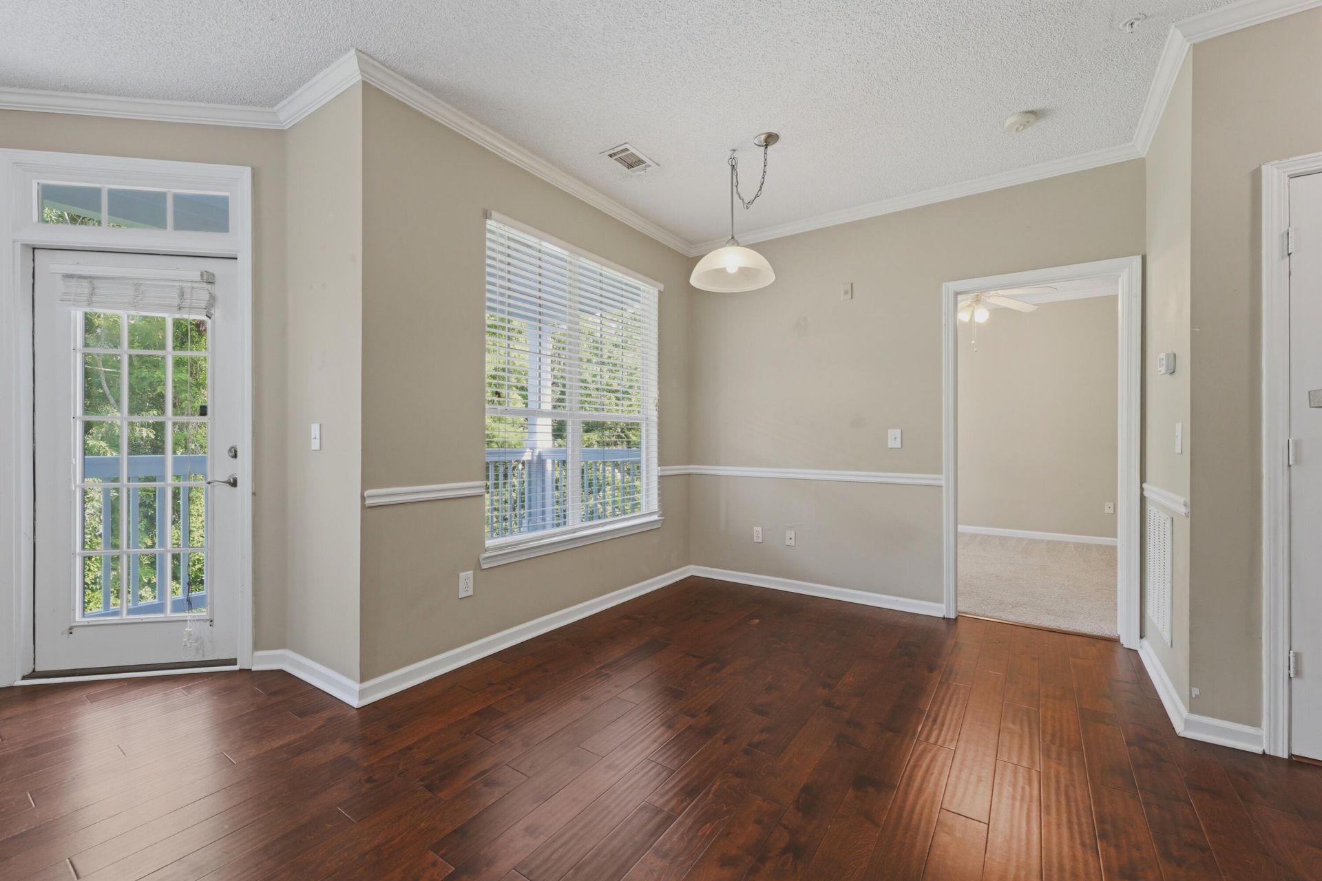 45 Sycamore Avenue Photo 6