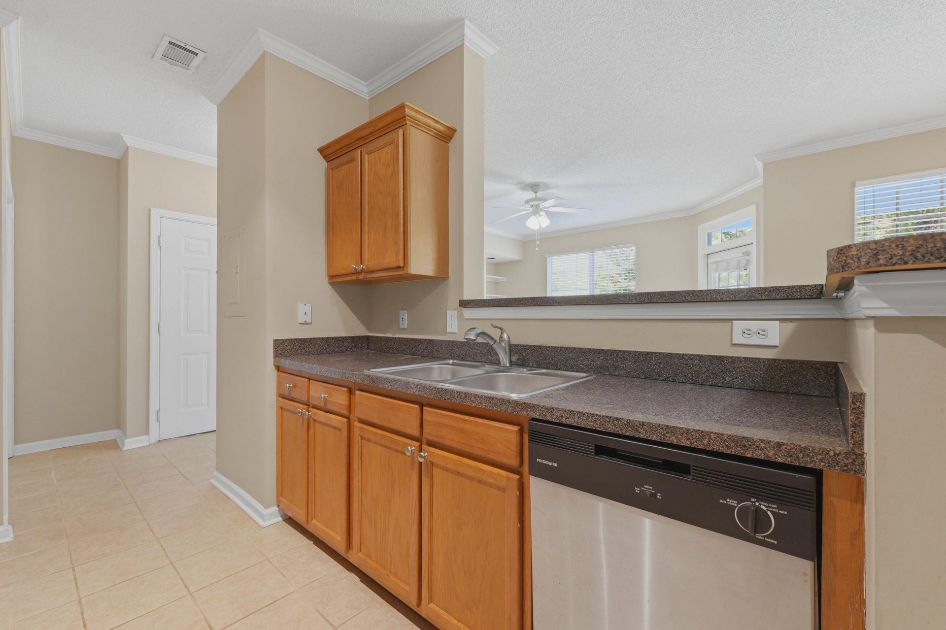 45 Sycamore Avenue Photo 7