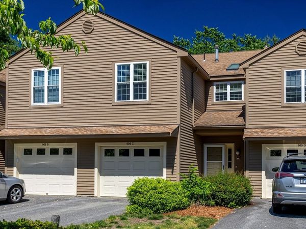 909 Ridgefield Cir, Unit 909C, Clinton, MA 01510