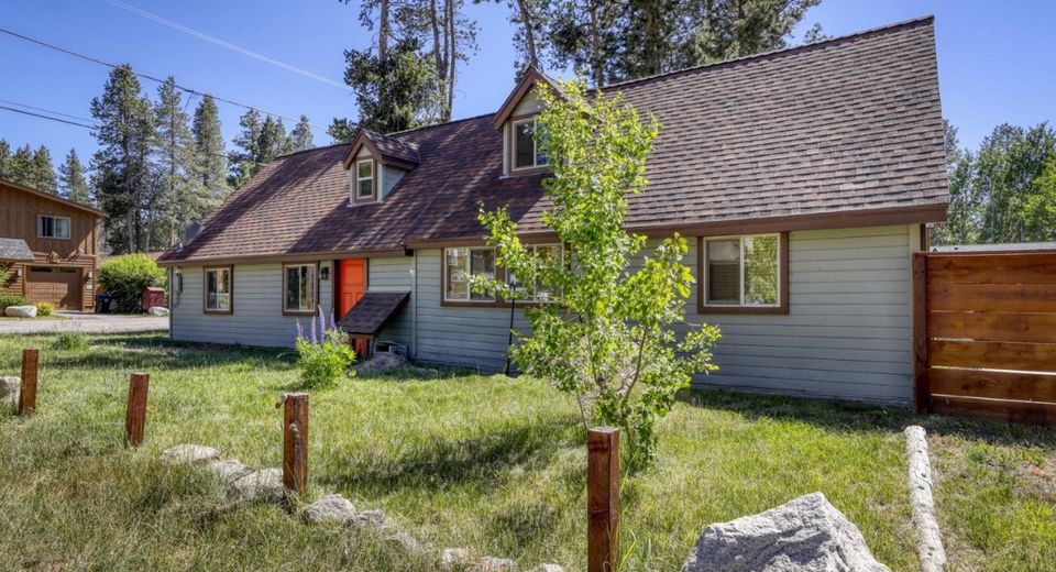 3753 Paradise Avenue, South Lake Tahoe, CA 96150 Photo
