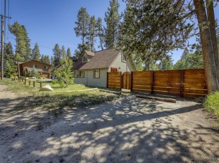 3753 Paradise Avenue, South Lake Tahoe, CA 96150 Photo