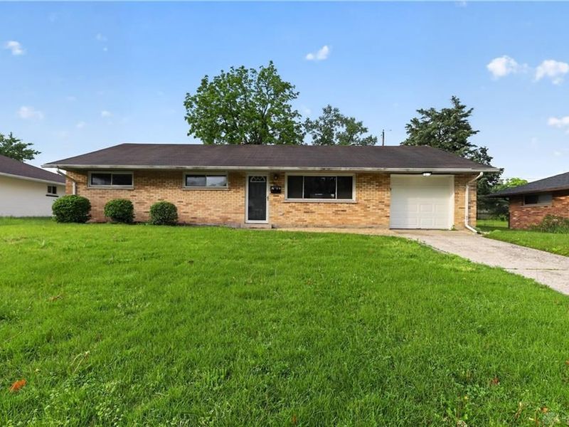 1608 Lanbury Drive, Kettering, OH 45439 Photo 1