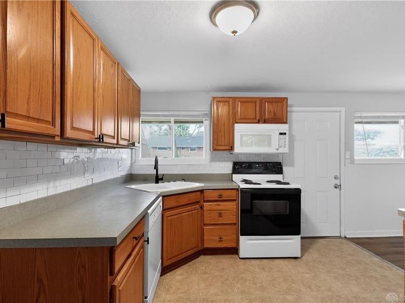 1608 Lanbury Drive, Kettering, OH 45439 Photo 7