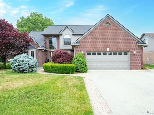 47248 Malburg Way Drive , Macomb Twp, MI 48044