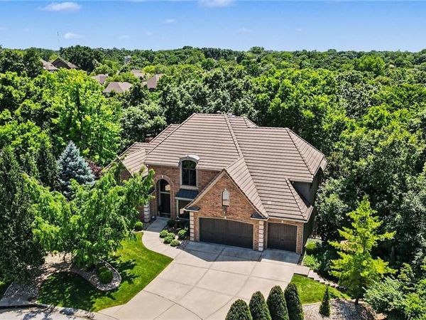 6104 Timberidge Court, Parkville, MO 64152