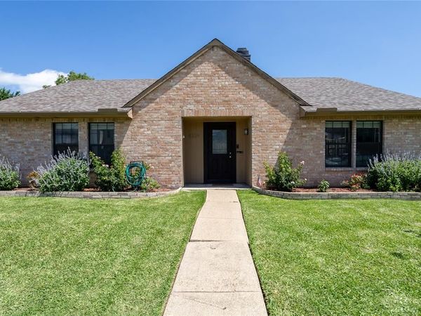 8209 Woodside Road, Rowlett, TX 75088