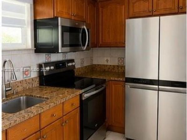 10300 Coral Way, Unit C25, Miami, FL 33165