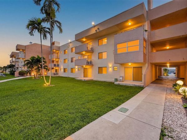 10300 Coral Way, Unit C25, Miami, FL 33165