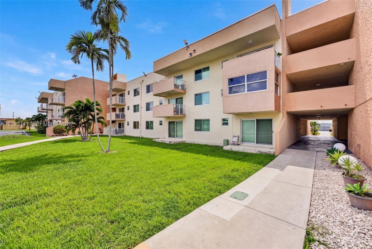 10300 Coral Way, Unit C25, Miami, FL 33165 Photo