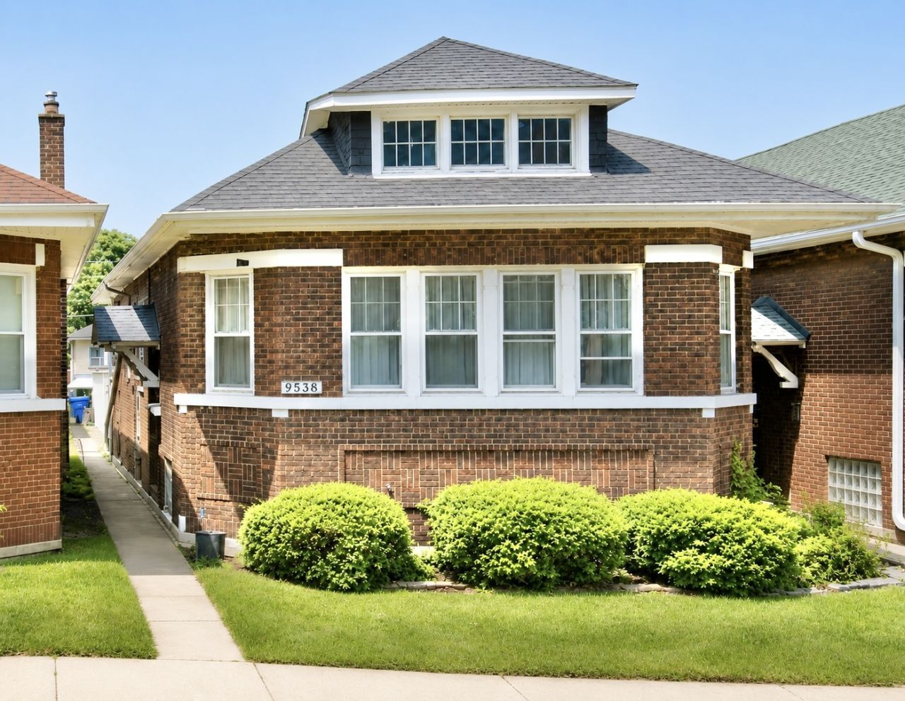 9538 S Greenwood Avenue, Chicago, IL 60628 Main Photo