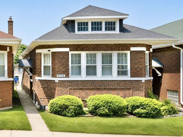 9538 S Greenwood Avenue, Chicago, IL 60628