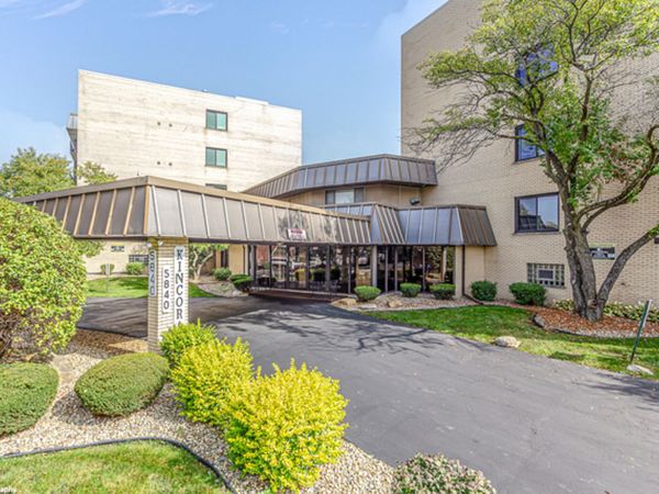 5840 W 104th Street , Unit 214, Oak Lawn, IL 60453
