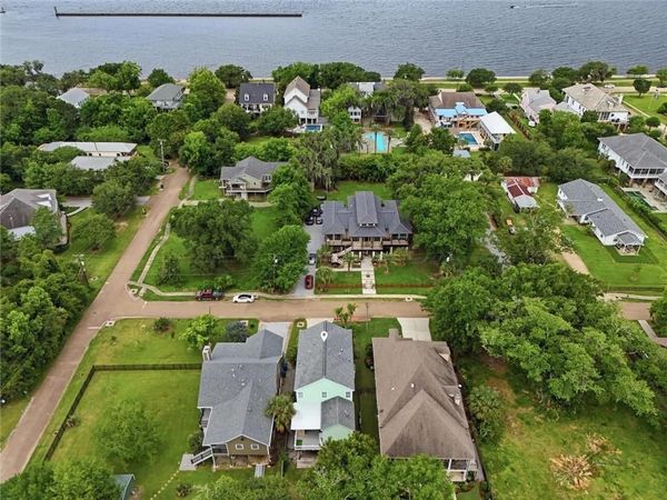 1711 CLAIBORNE Street , Mandeville, LA 70448
