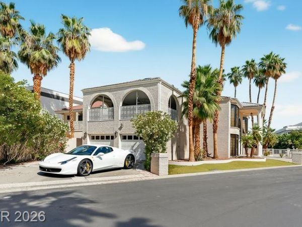 2834 QUEENS COURTYARD Drive, Las Vegas, NV 89109