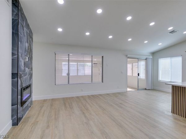5574 Ballinger Drive , Las Vegas, NV 89142