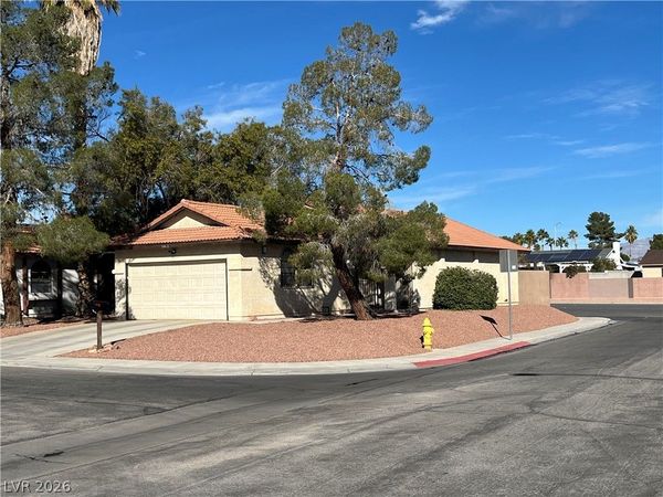 6412 Pearcrest Road , Las Vegas, NV 89108