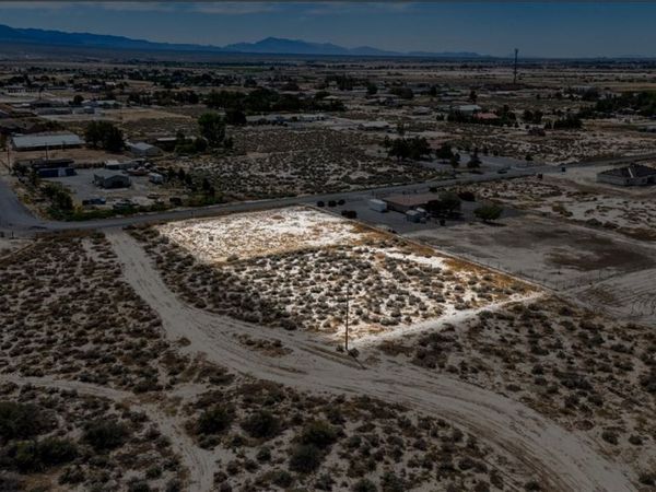 3520 Oakridge Avenue , Pahrump, NV 89048