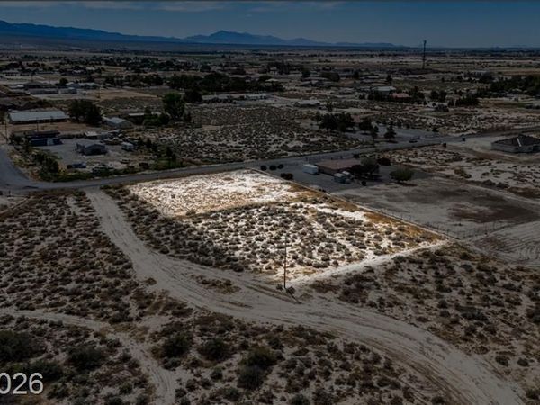 3520 Oakridge Avenue, Pahrump, NV 89048