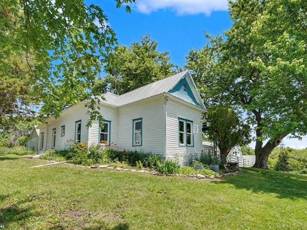 2763 220th St., Fairfield, IA 52556