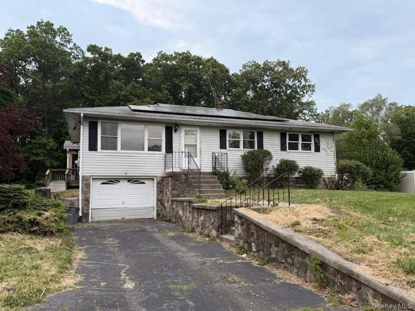 6 Lannis Avenue , New Windsor, NY 12553