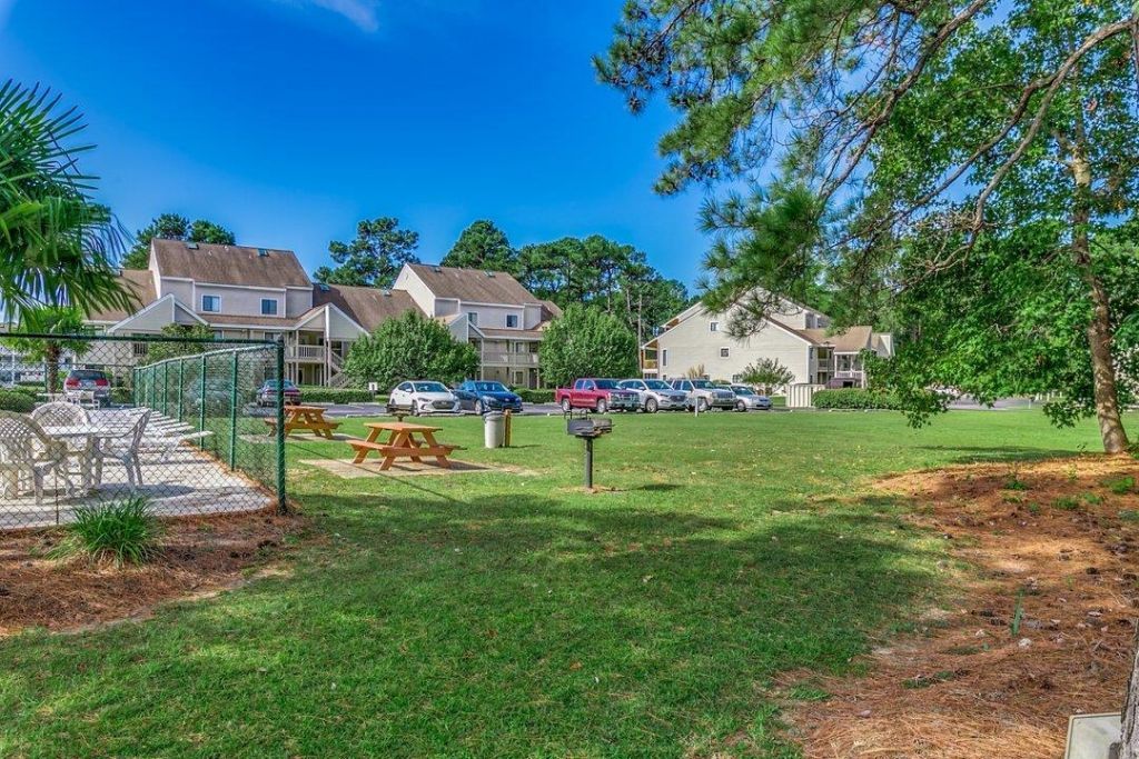1095 W Plantation Dr. W  Photo 25