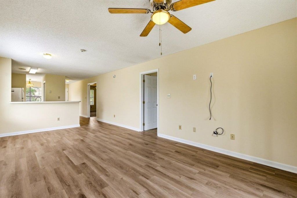 1095 W Plantation Dr. W  Photo 4
