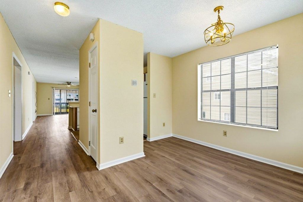 1095 W Plantation Dr. W  Photo 9