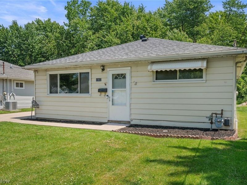 4807 Willowbrook Drive , Mentor, OH 44060 Photo 2