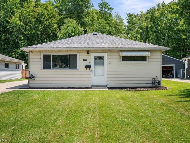 4807 Willowbrook Drive , Mentor, OH 44060 Photo 3