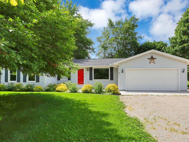 5400 Chestnut Hills Road NE, Newark, OH 43055 Photo 1