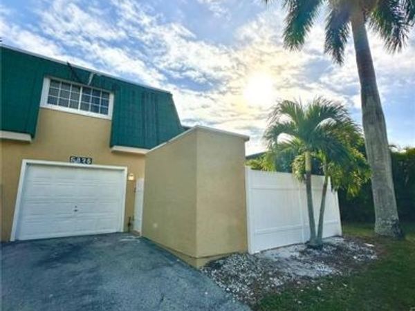5826 Whiting CT, FORT MYERS, FL 33919