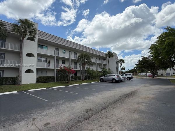 8200 Sunrise Lakes Blvd , Unit 308, Sunrise, FL 33322