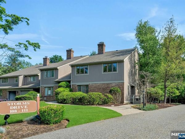 111 Storms Drive, MAHWAH, NJ 07430