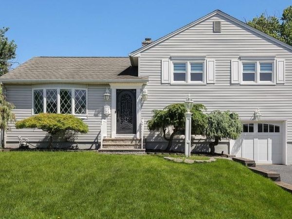 15 Cutler Pl, Clark, NJ 07066