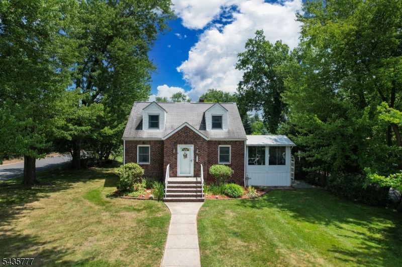 142 Mountain Pkwy, Green Brook, NJ 08812 Main Photo