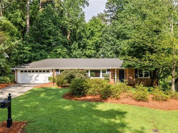 2671 Tanglewood Road , Decatur, GA 30033