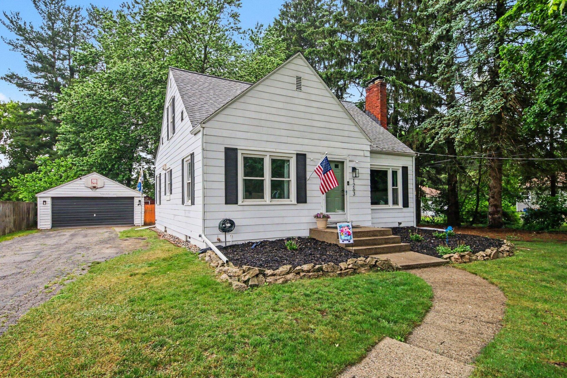 1263 Benning Avenue Nw, Grand Rapids, MI 49504 Main Photo
