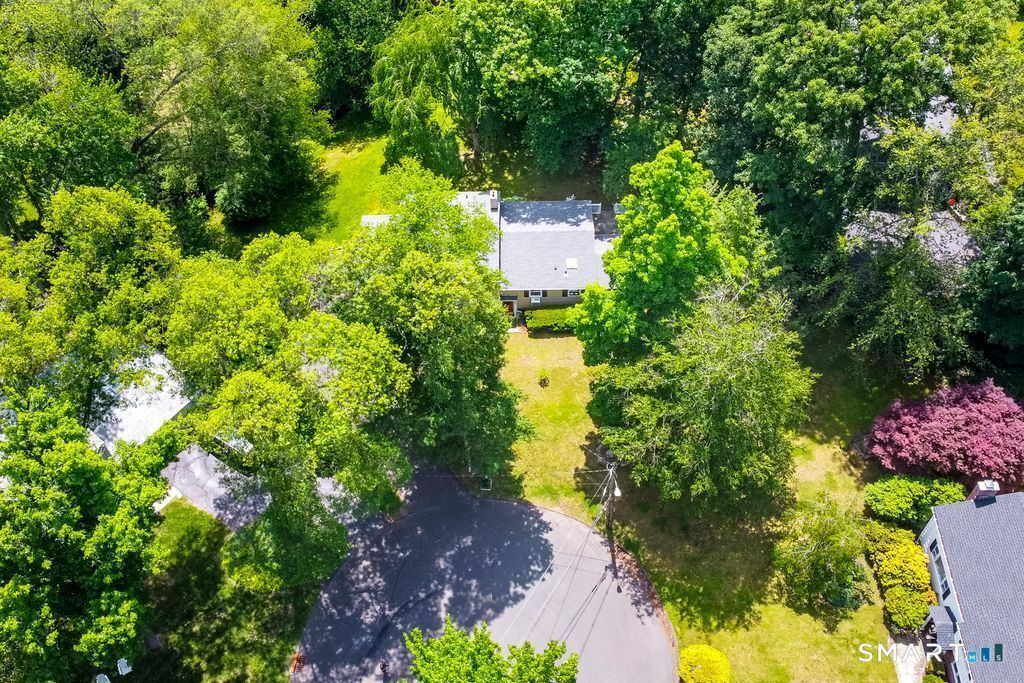 1 Little John, Stamford, CT 06907 Main Photo