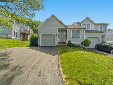 193 Timber Wolf Circle, Syracuse, NY 13209